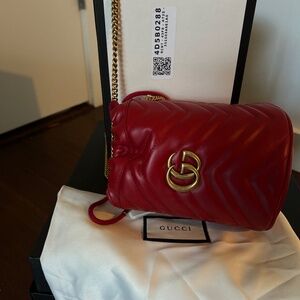 Gucci GG Marmont Matelasse Mini Bucket Bag Red
